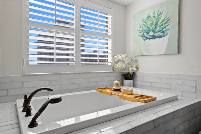 $1,295,000 | 371 Channelside Walk Way, Unit 703, Tampa, FL 33602