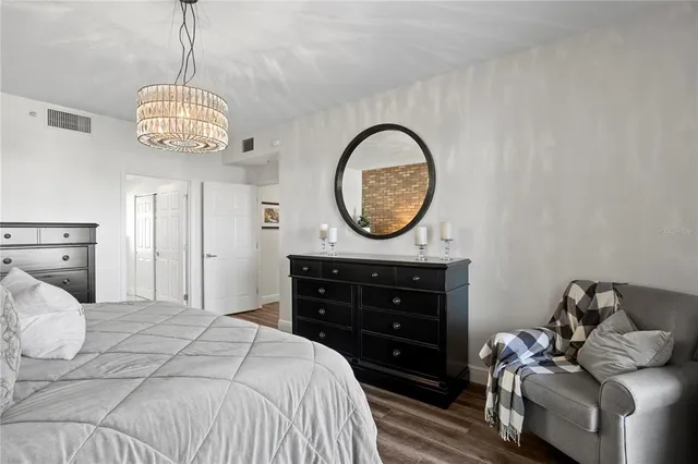 $1,295,000 | 371 Channelside Walk Way, Unit 703, Tampa, FL 33602