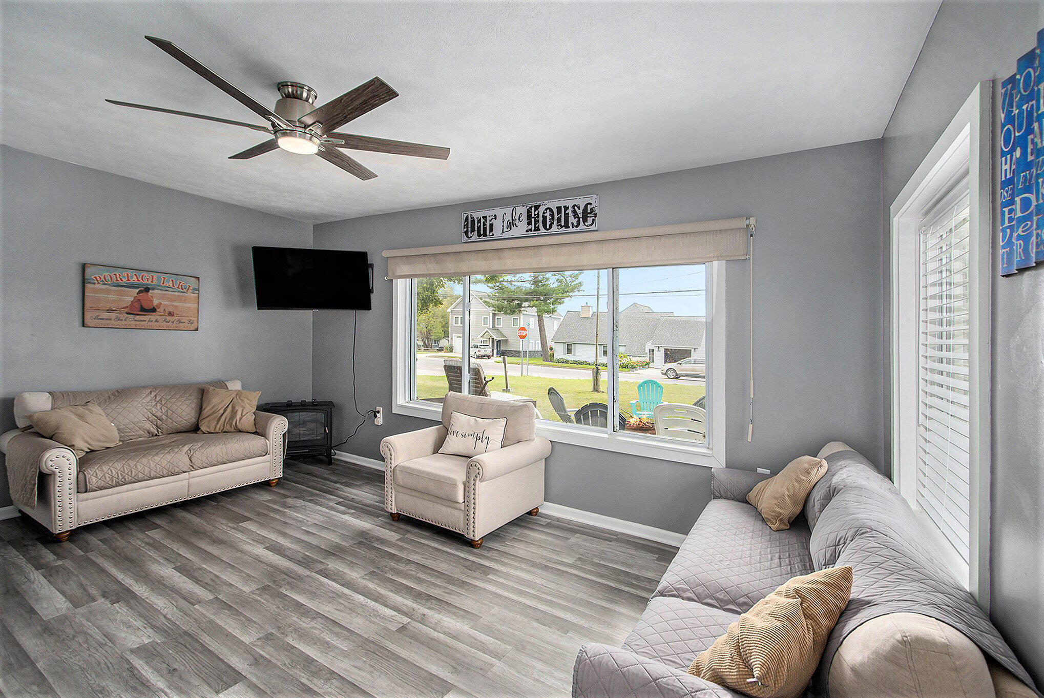 4642 Main Street Onekama, MI 49675 - Photo 29 of 59 Living Area of Small Cottage
