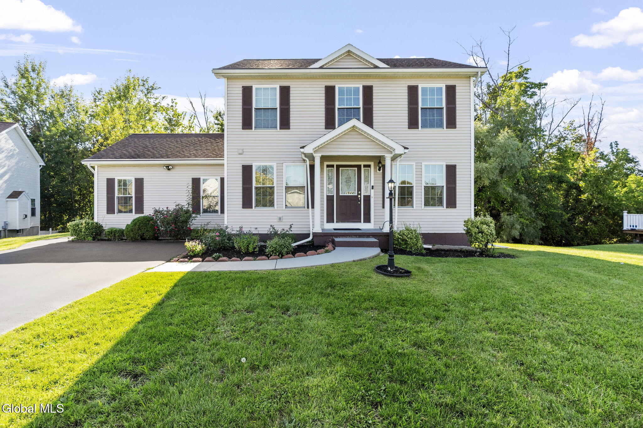 2-web-or-mls-3944-becker-st