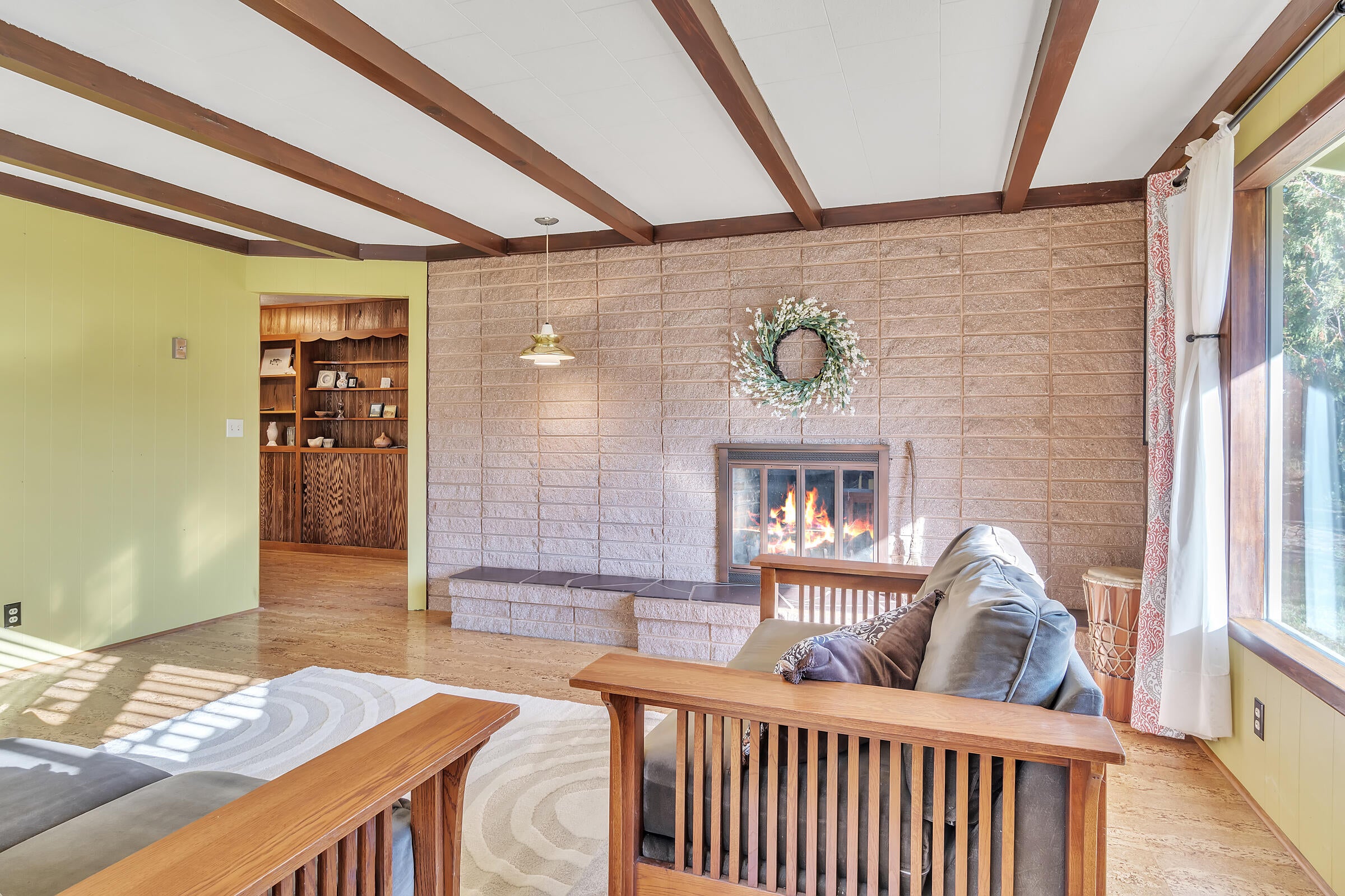 Living Room Main House - Fireplace