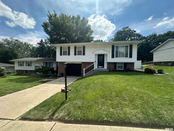 $230,000 | 3612 West Warwick Drive, Peoria, IL 61615