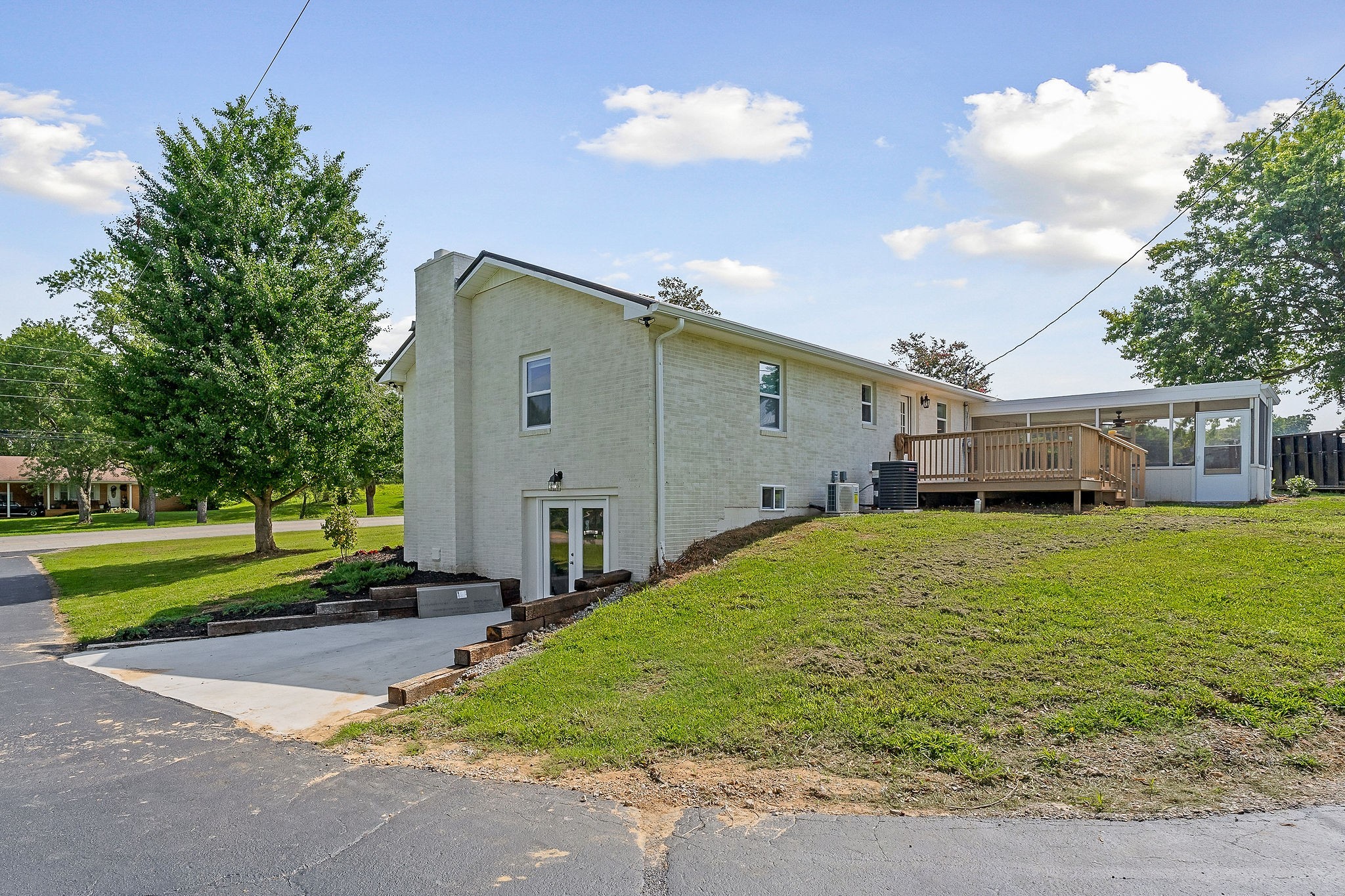 682 Shady Rest Road McMinnville, TN 37110 - Photo 4 of 48