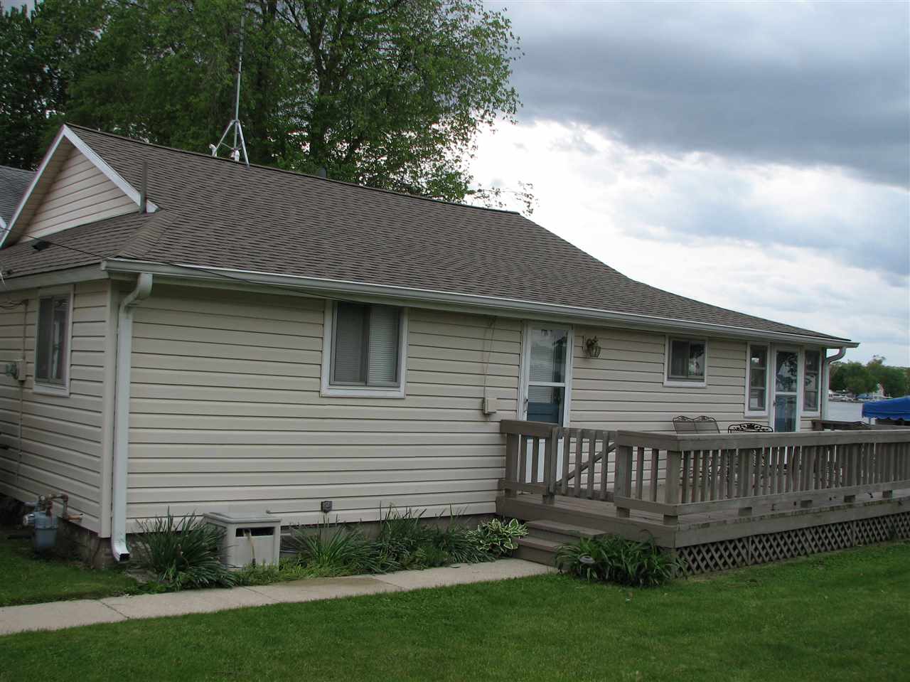 2124 Wolfs Point Drive Rochester, IN 46975 - Photo 8 of 25