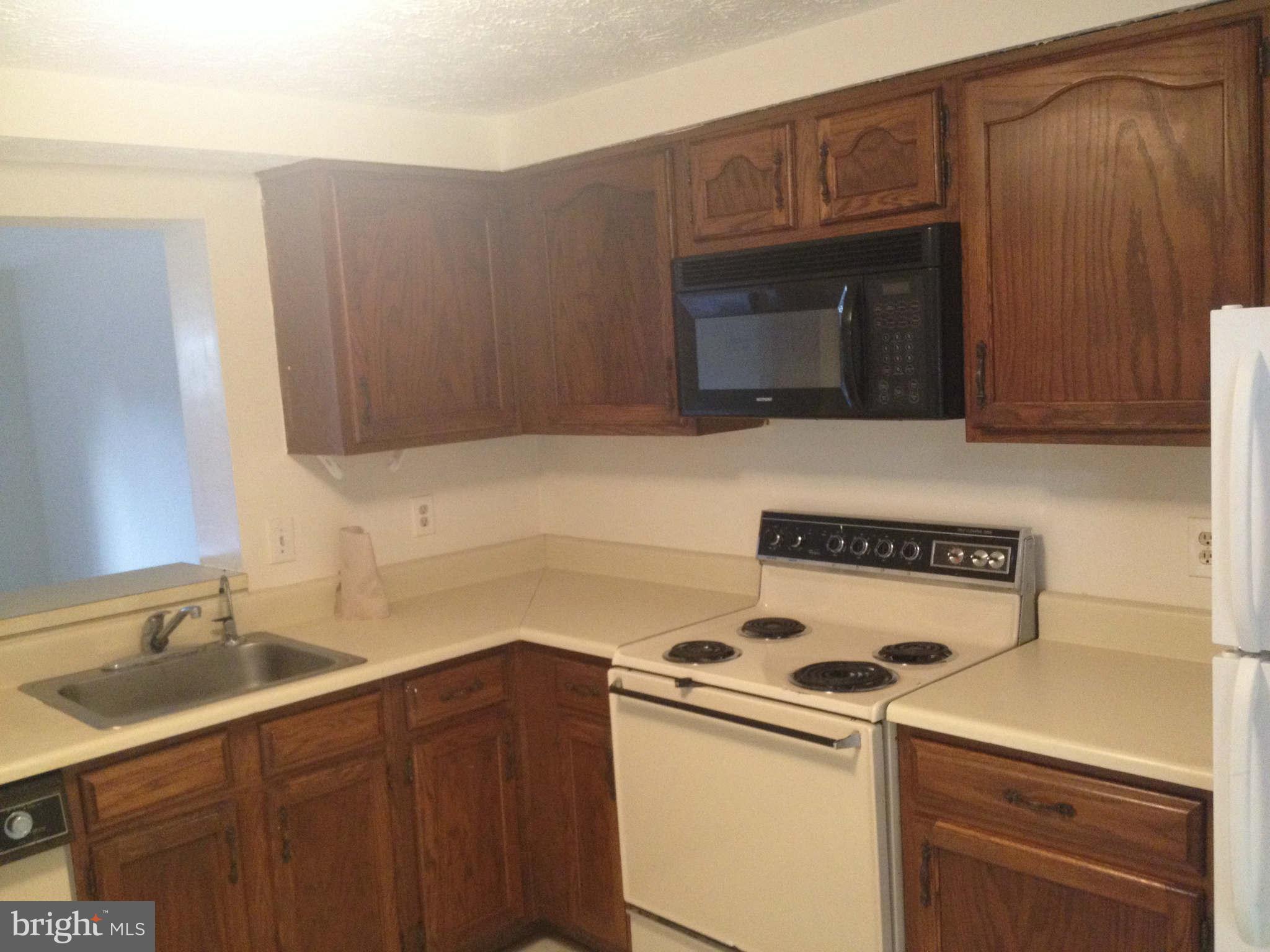 6963 Villa-Del-Rey Court Springfield, VA 22150 - Photo 4 of 11 Kitchen