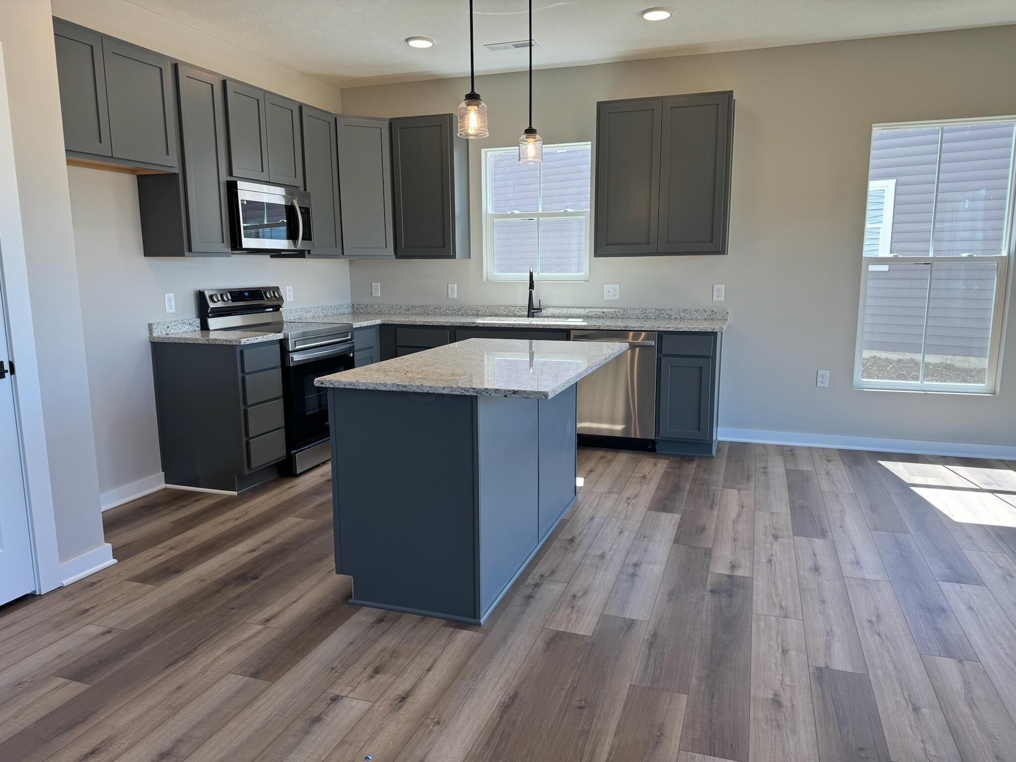 548 Rochdale Run Delaware, OH 43015 - Photo 3 of 13 Kitchen1