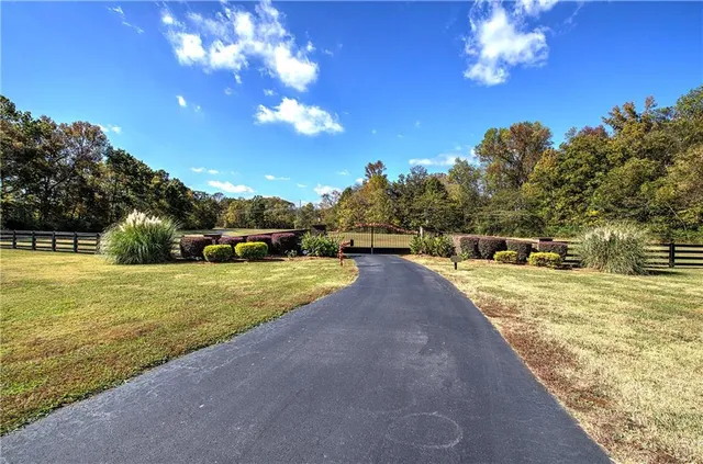 $2,899,000 | 353 Old Tennessee Highway Northeast, White, GA 30184