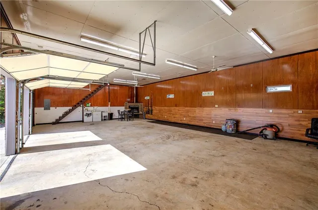 $2,899,000 | 353 Old Tennessee Highway Northeast, White, GA 30184