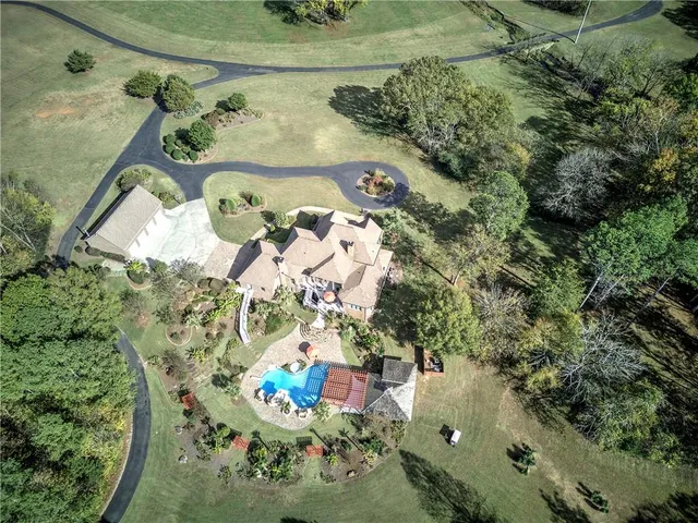 $2,899,000 | 353 Old Tennessee Highway Northeast, White, GA 30184