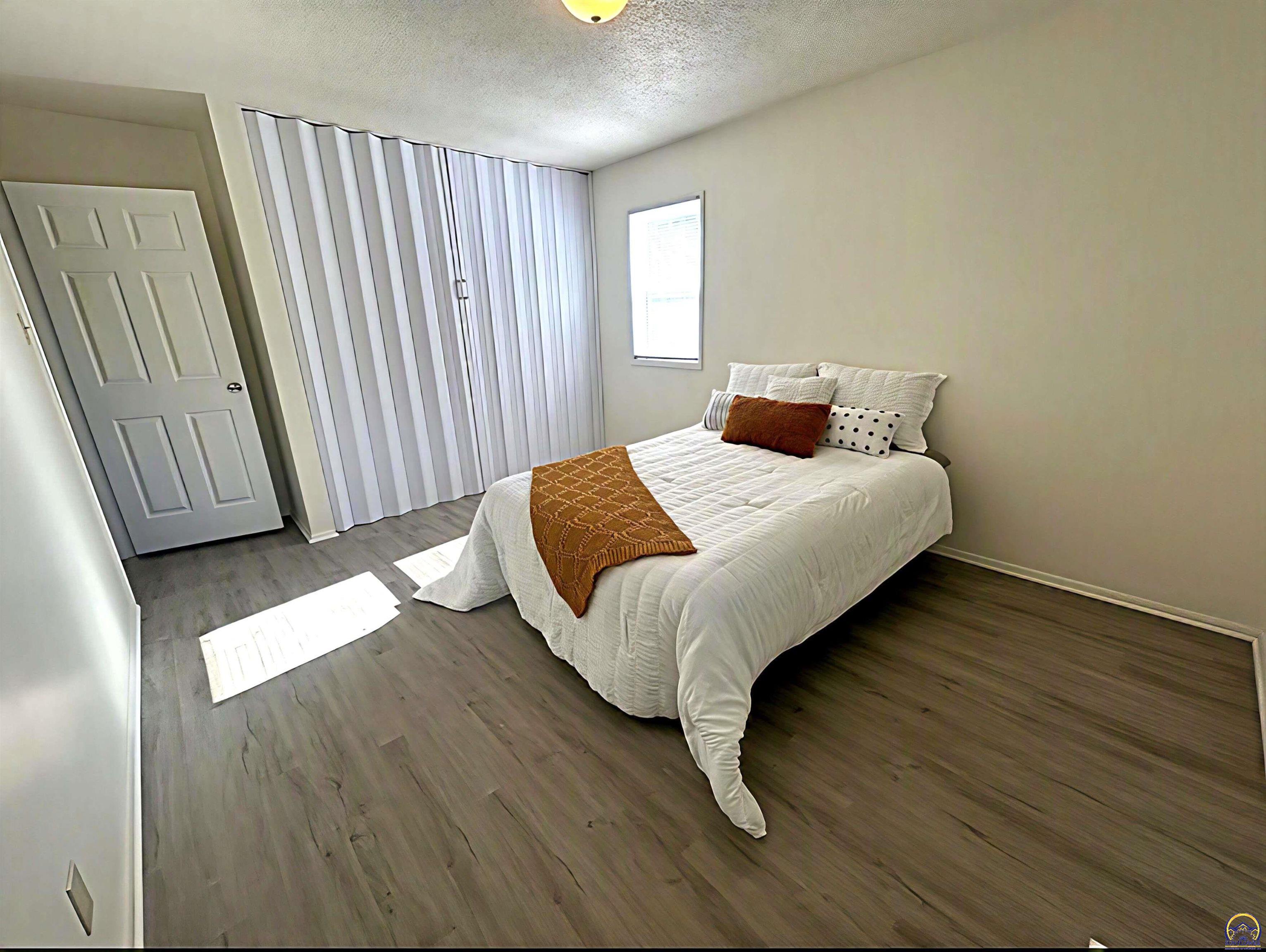 4029 Southwest 28th Terrace Topeka, KS 66614 - Photo 13 of 26