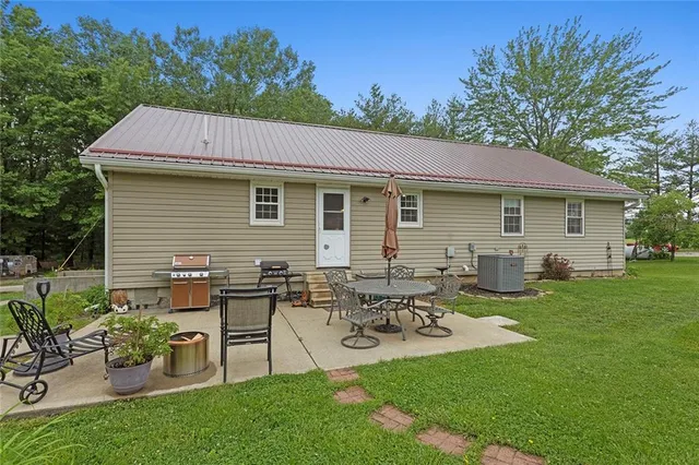 $485,000 | 336 Southeast Zack Wheat Drive, Polo, MO 64671