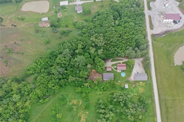 $485,000 | 336 Southeast Zack Wheat Drive, Polo, MO 64671