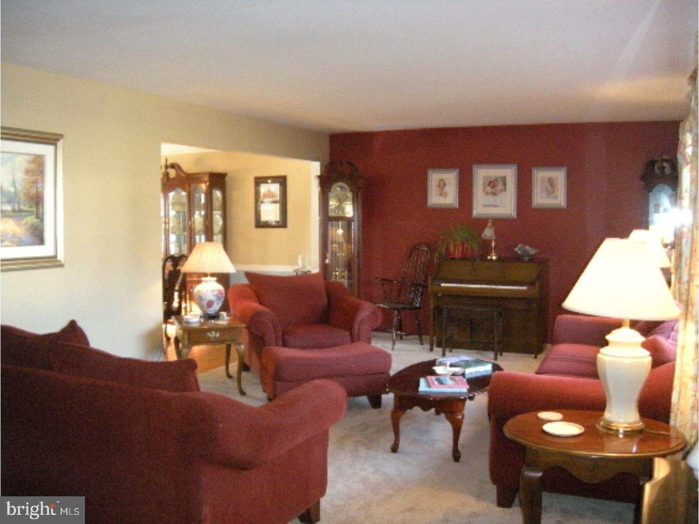 9 Peter Rafferty Drive Hamilton, NJ 08690 - Photo 5 of 24 Living Room