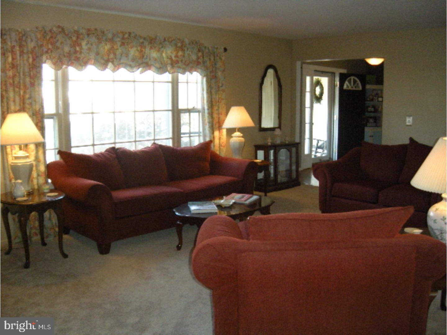 9 Peter Rafferty Drive Hamilton, NJ 08690 - Photo 6 of 24 Living Room