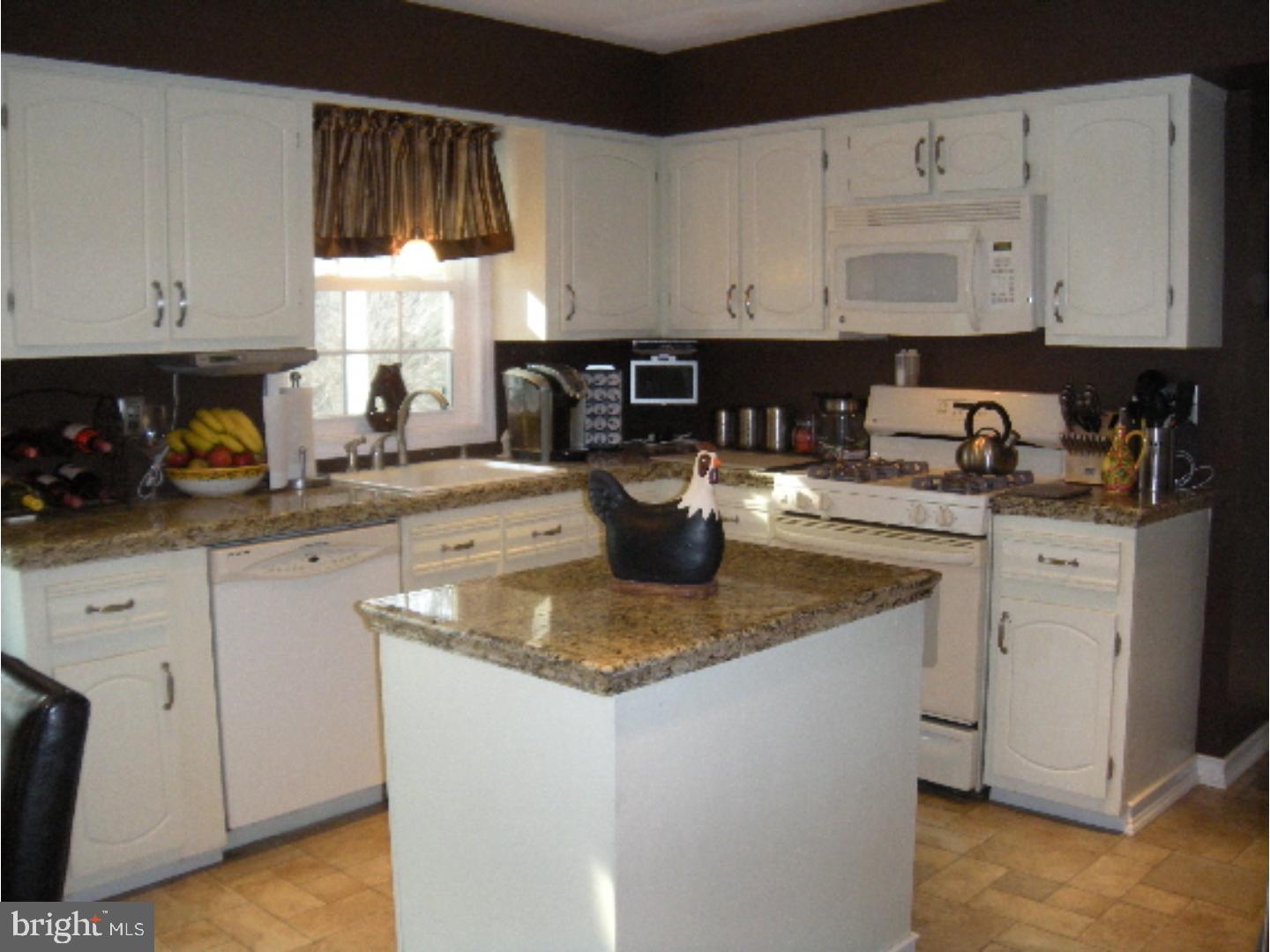 9 Peter Rafferty Drive Hamilton, NJ 08690 - Photo 8 of 24 Kitchen