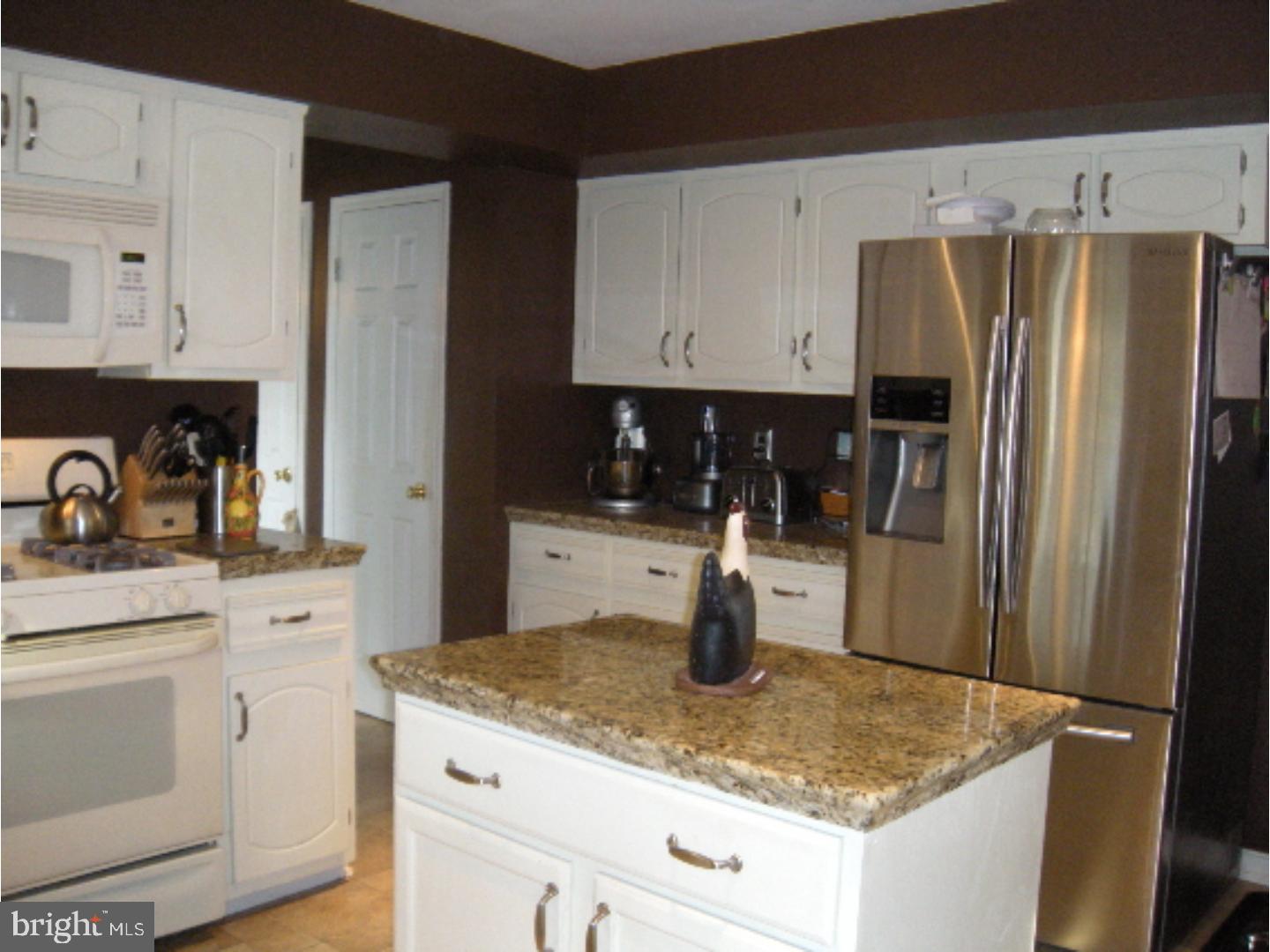 9 Peter Rafferty Drive Hamilton, NJ 08690 - Photo 10 of 24 Kitchen