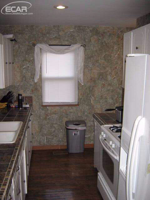5478 East Stanley Road Flint, MI 48506 - Photo 11 of 30 21230409-10.JPG