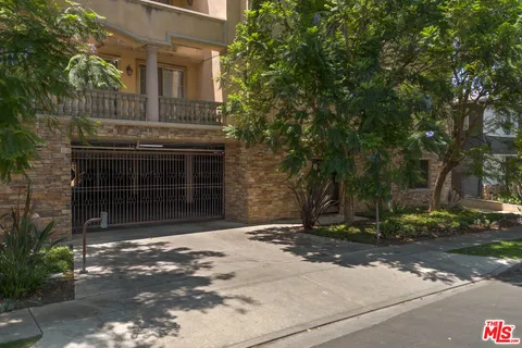 $729,000 | 837 North Hudson Avenue, Unit 402, Los Angeles, CA 90038