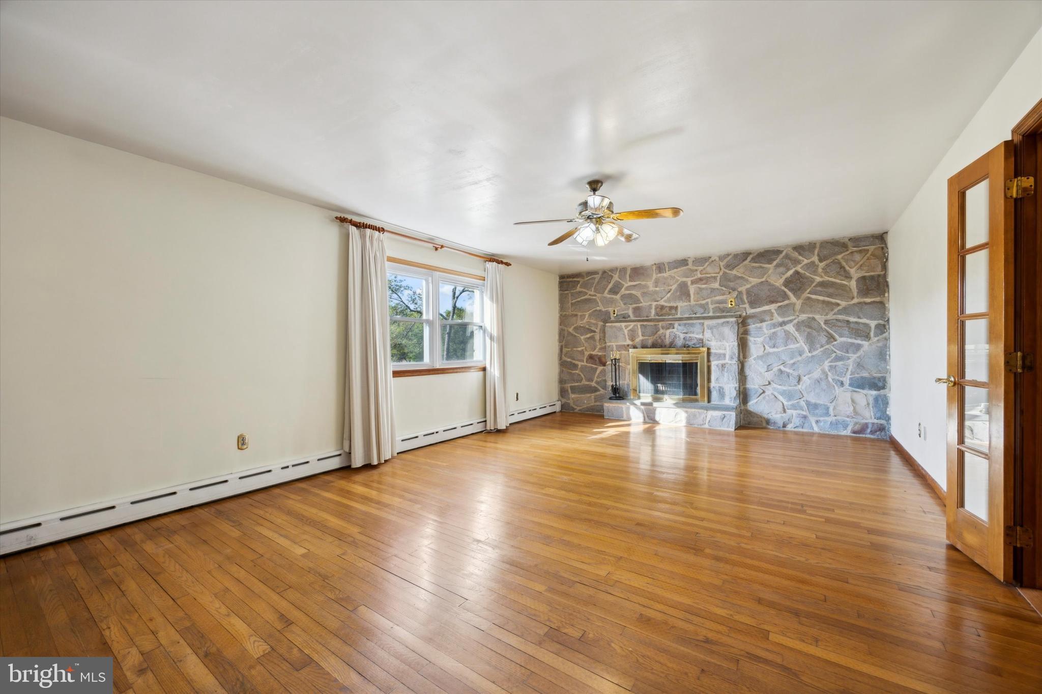 130 Level Road Collegeville, PA 19426 - Photo 4 of 32 Living Room
