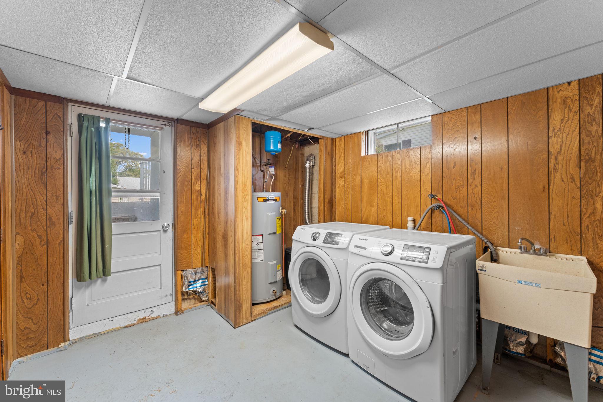222 Chelsea Road Pasadena, MD 21122 - Photo 51 of 90 Laundry and door to backyard