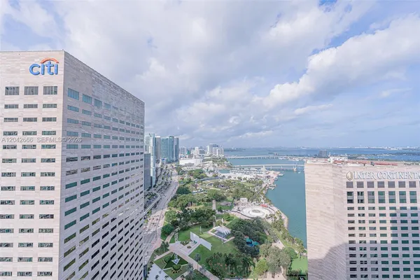 $5,000 | 325 South Biscayne Boulevard, Unit 4222, Miami, FL 33131