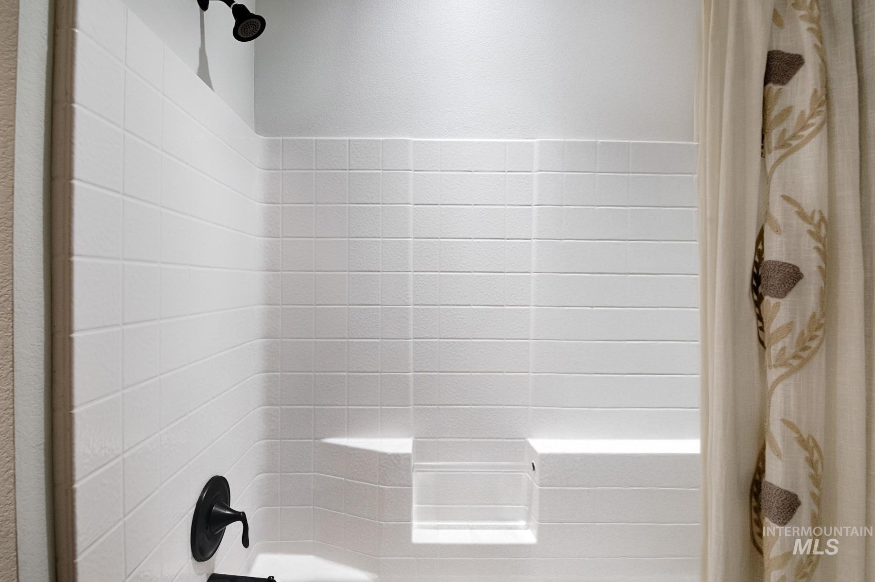 851 West Front Street, Unit 1004 Boise, ID 83702 - Photo 20 of 27 Bathroom view of shower / tub combo with curtain