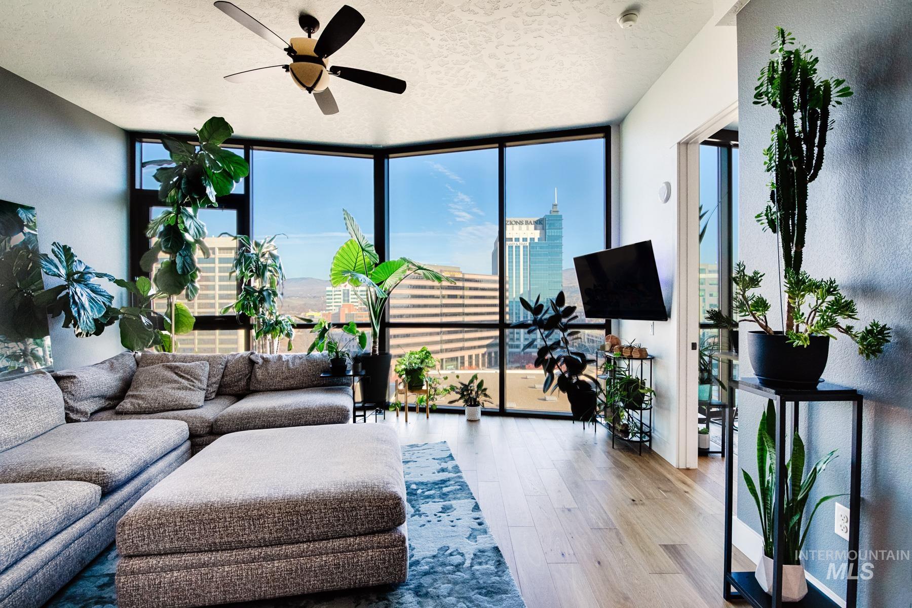 851 West Front Street, Unit 1004 Boise, ID 83702 - Photo 3 of 27 View of sunroom