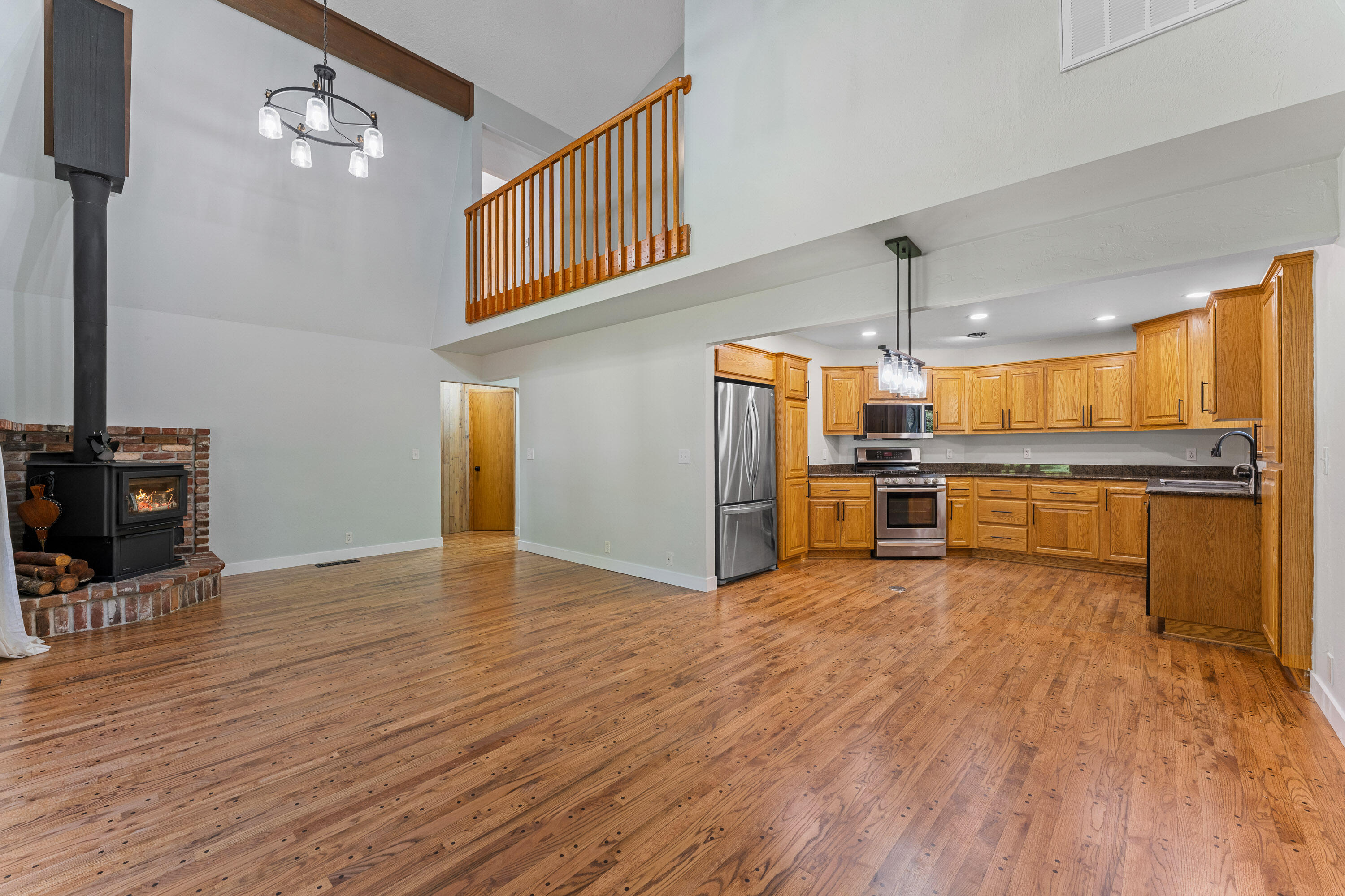 1630 Powell Creek Road Williams, OR 97544 - Photo 5 of 62 52-INT (22 of 31)
