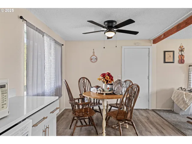 $349,000 | 1893 Sunset Lane, Myrtle Point, OR 97458