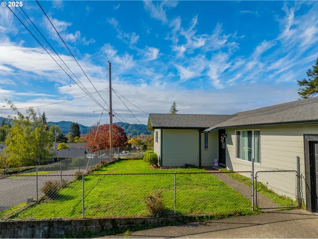 $349,000 | 1893 Sunset Lane, Myrtle Point, OR 97458