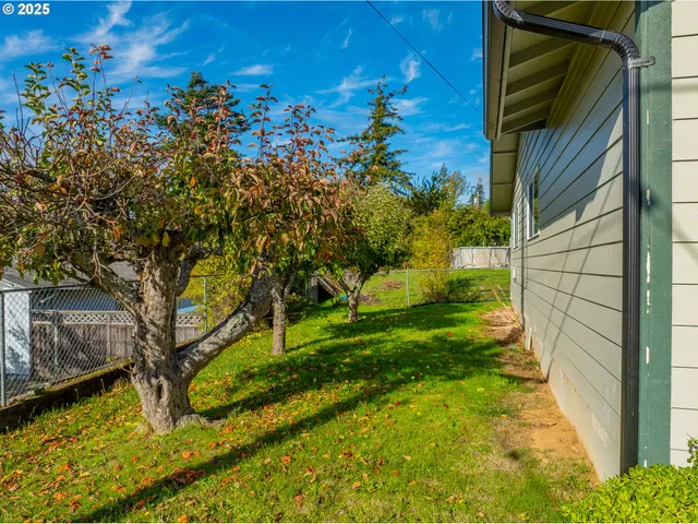 $349,000 | 1893 Sunset Lane, Myrtle Point, OR 97458