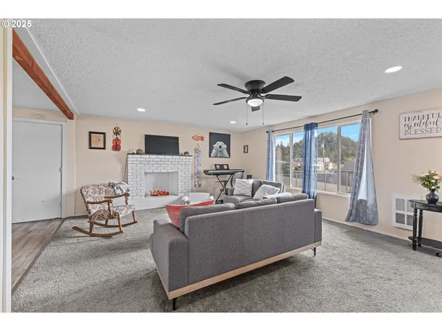 $349,000 | 1893 Sunset Lane, Myrtle Point, OR 97458