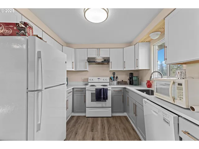 $349,000 | 1893 Sunset Lane, Myrtle Point, OR 97458