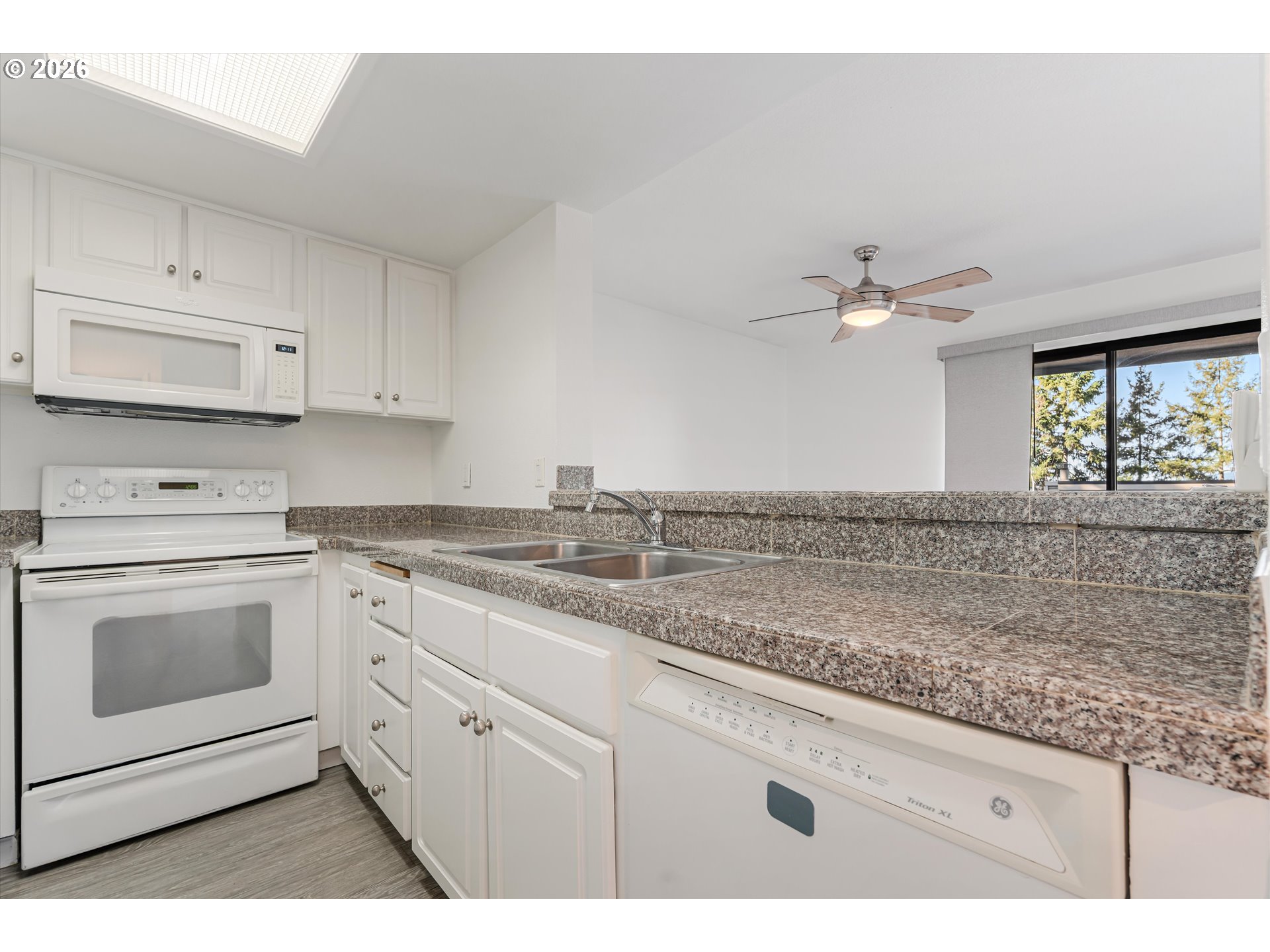 10168 Southeast Talbert Street Clackamas, OR 97015 - Photo 3 of 26