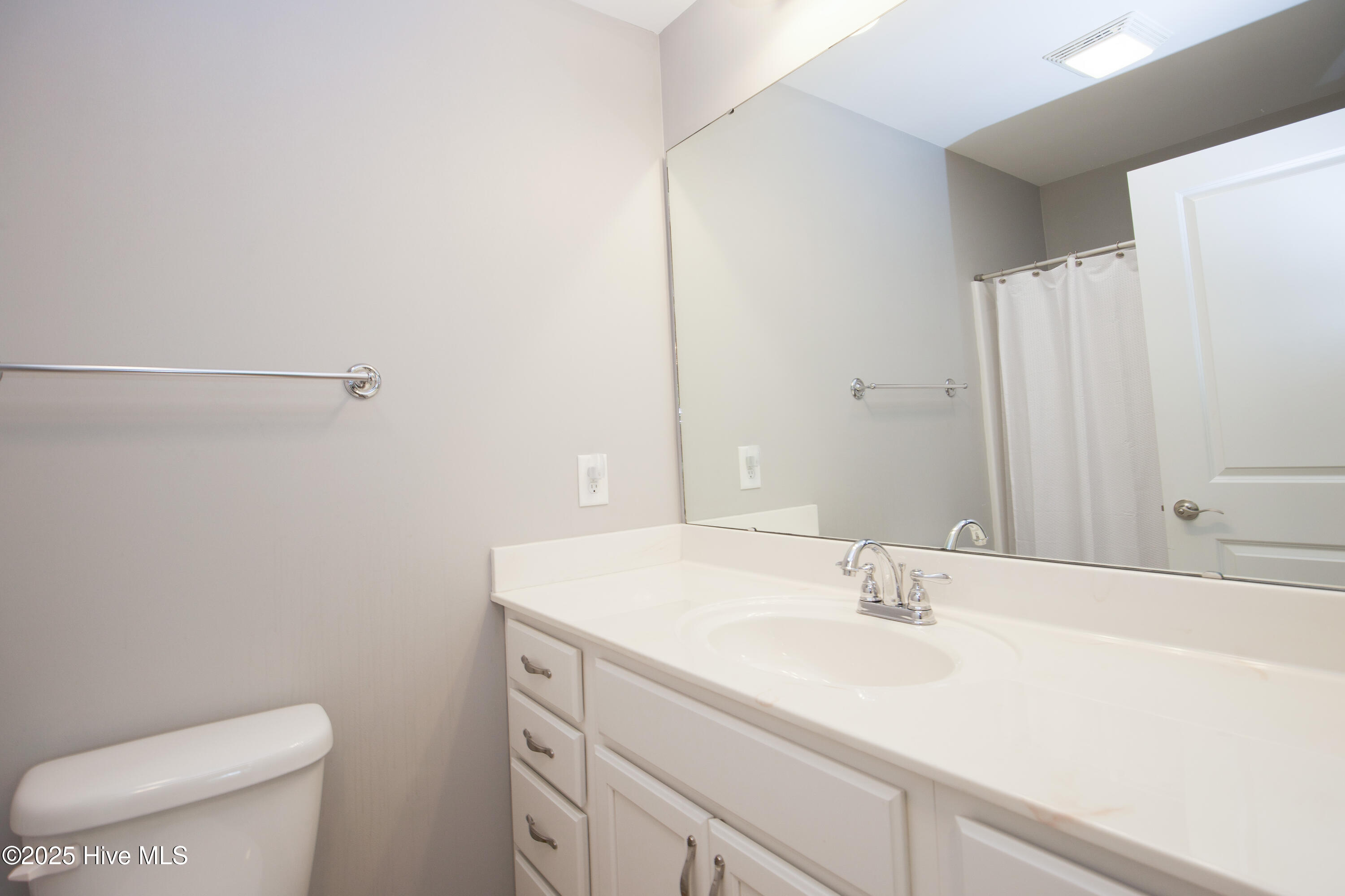 620 Clark Street Southern Pines, NC 28387 - Photo 28 of 36 Upstairs Bathroom