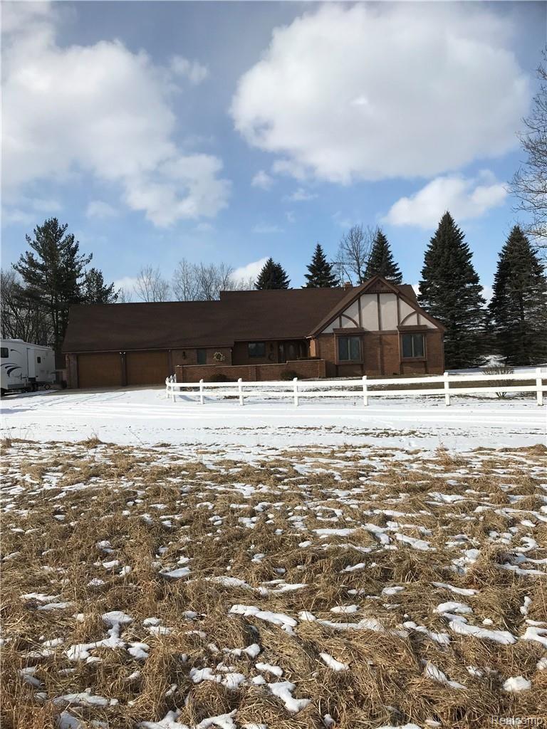 8636 Beard Road Avoca, MI 48006 - Photo 3 of 20 IMG_0592.jpg