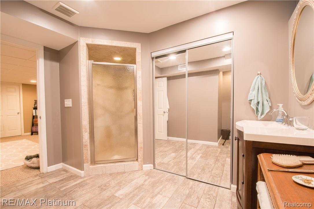 20155 Tipsico Lake Road Holly, MI 48442 - Photo 22 of 34 L.L. Full Bathroom
