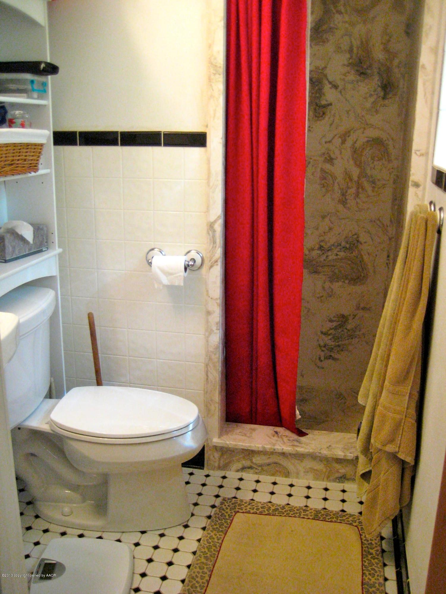 2412 Southwest 50th Avenue Amarillo, TX 79110 - Photo 14 of 22 a bathroom with a toilet and a shower