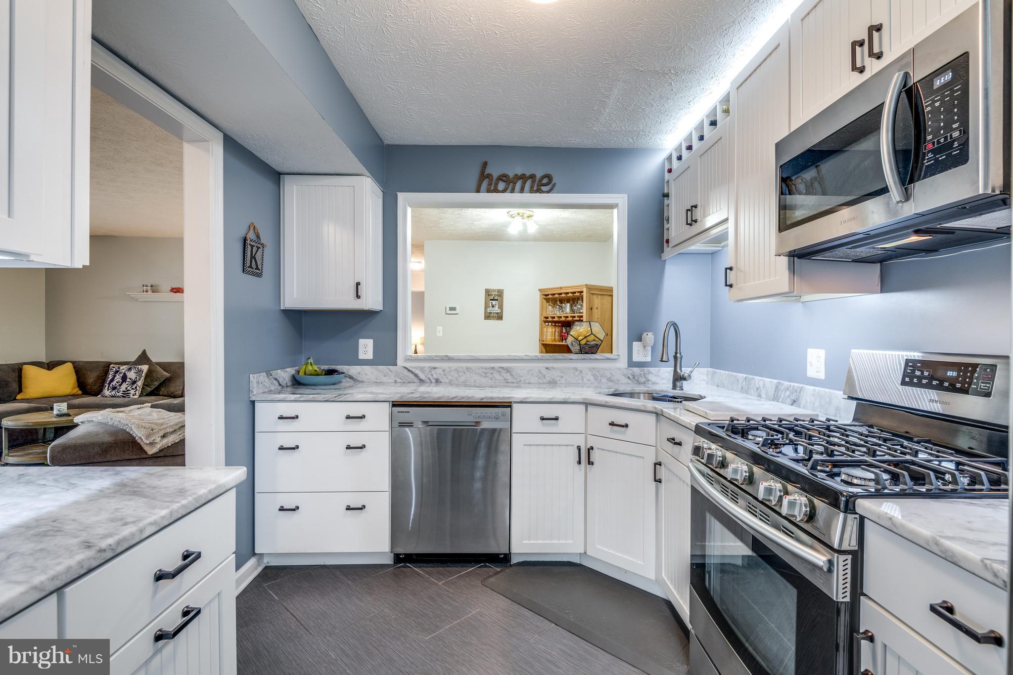 2301 Hunter's Run Drive, Unit 2301 Reston, VA 20191 - Photo 4 of 30 Kitchen
