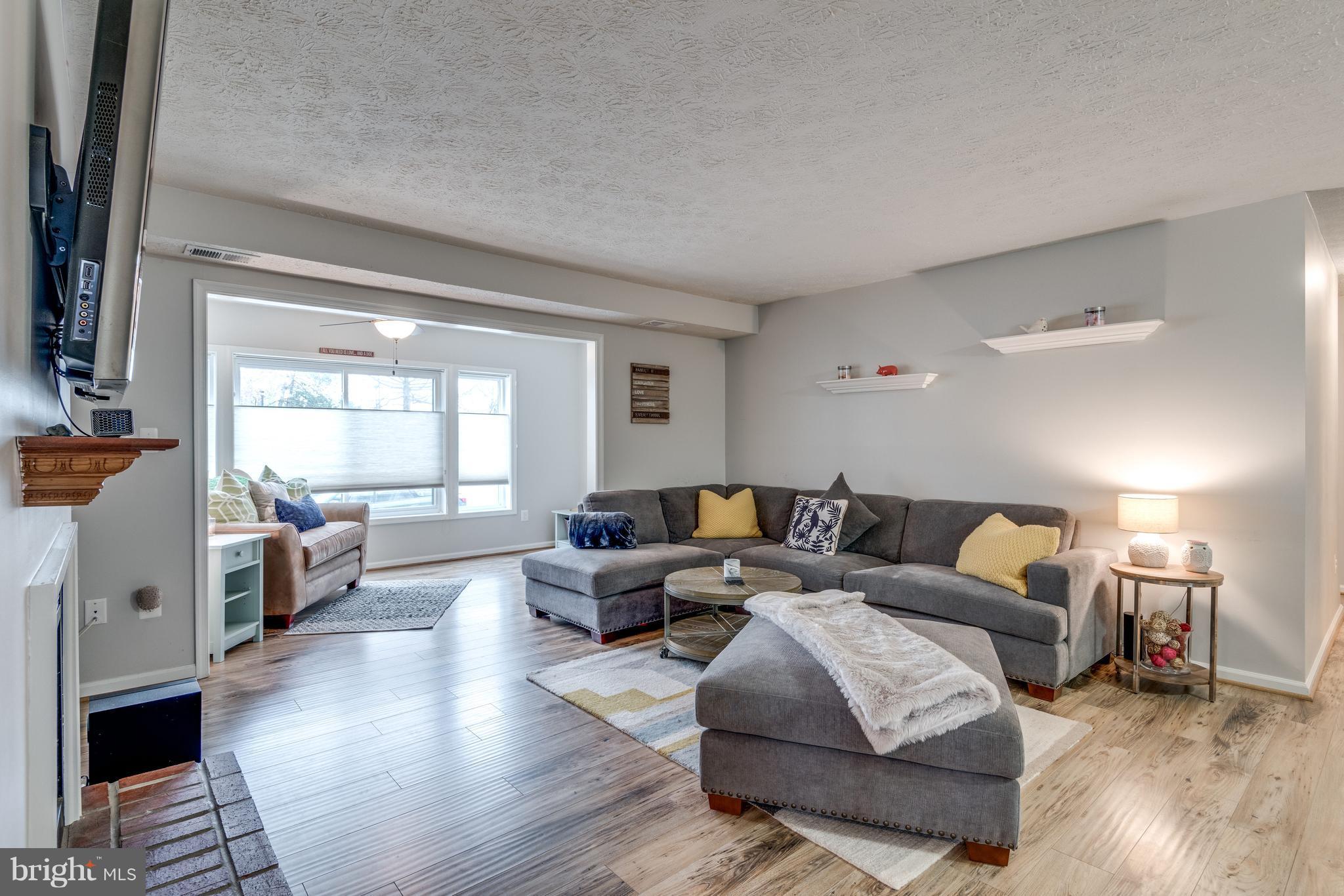 2301 Hunter's Run Drive, Unit 2301 Reston, VA 20191 - Photo 6 of 30 Living Room