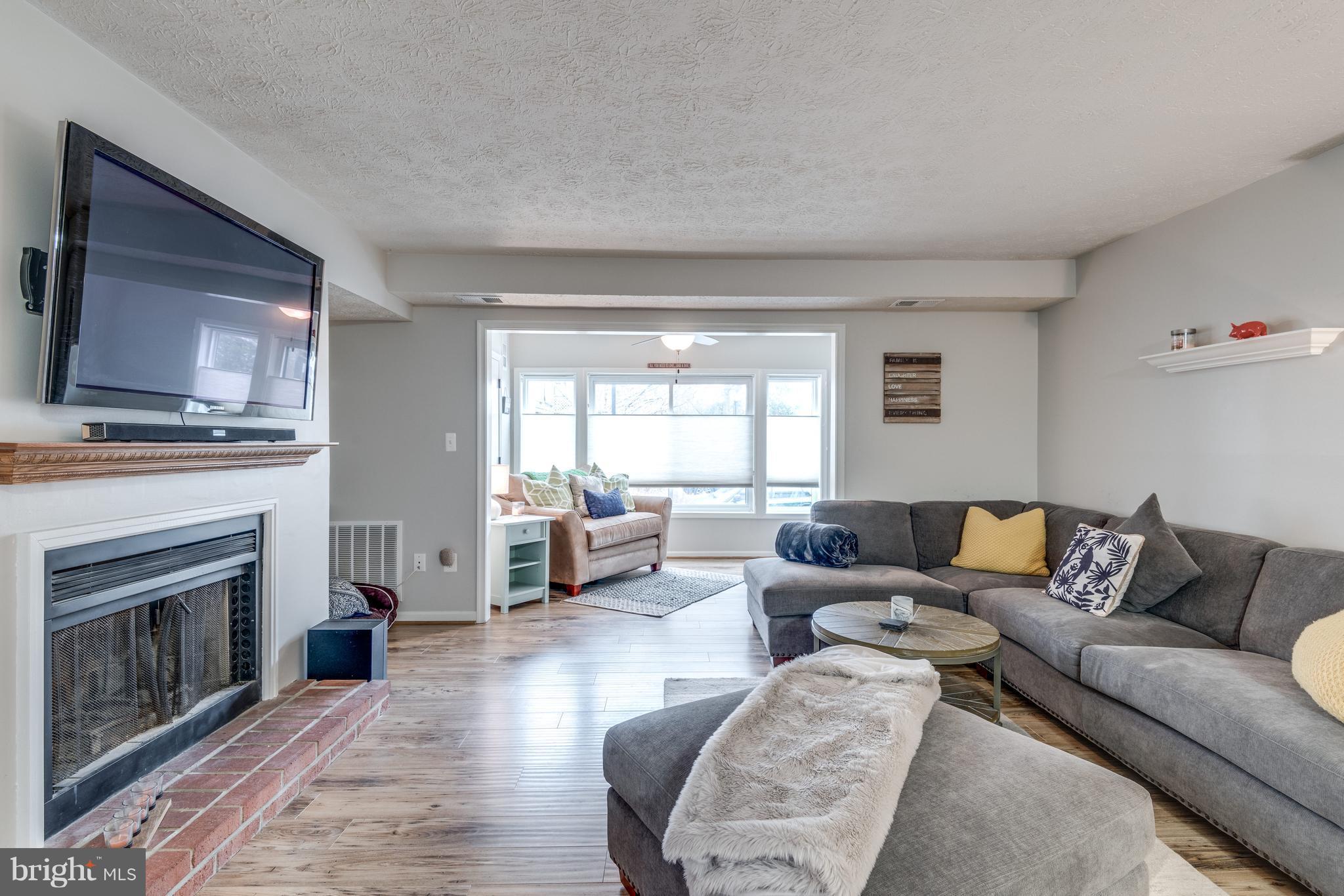 2301 Hunter's Run Drive, Unit 2301 Reston, VA 20191 - Photo 7 of 30 Living Room