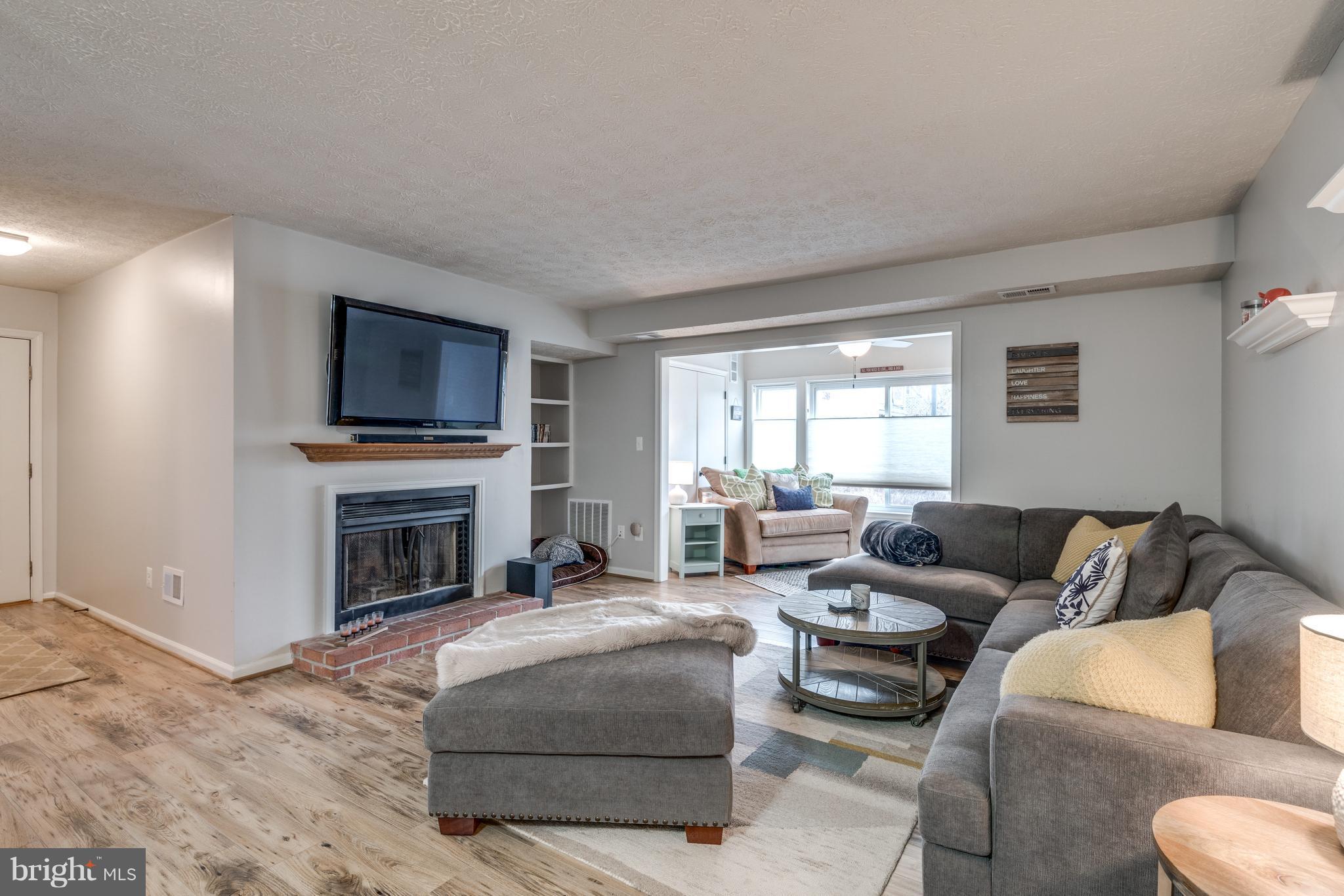 2301 Hunter's Run Drive, Unit 2301 Reston, VA 20191 - Photo 8 of 30 Living Room