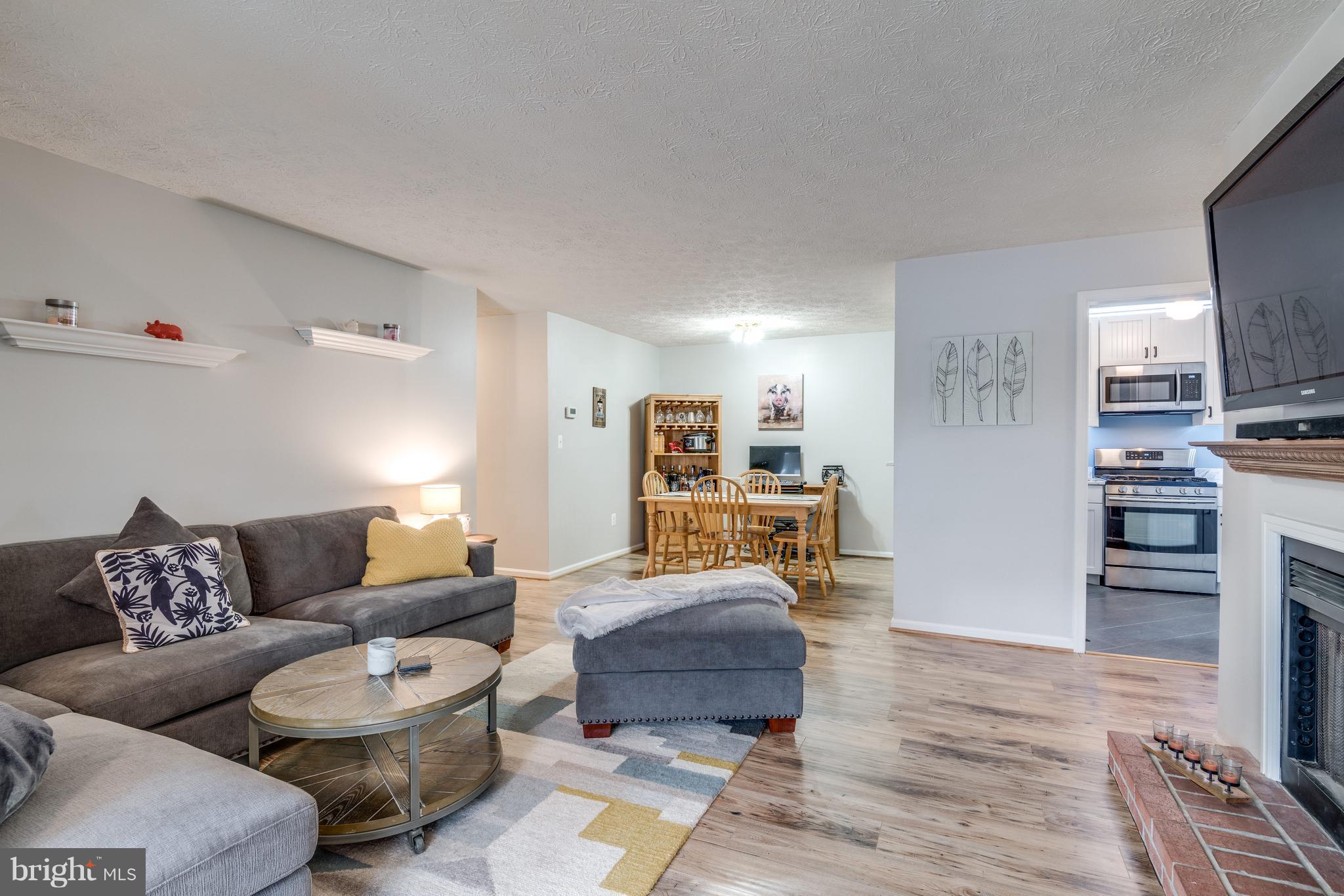 2301 Hunter's Run Drive, Unit 2301 Reston, VA 20191 - Photo 9 of 30 Living Room