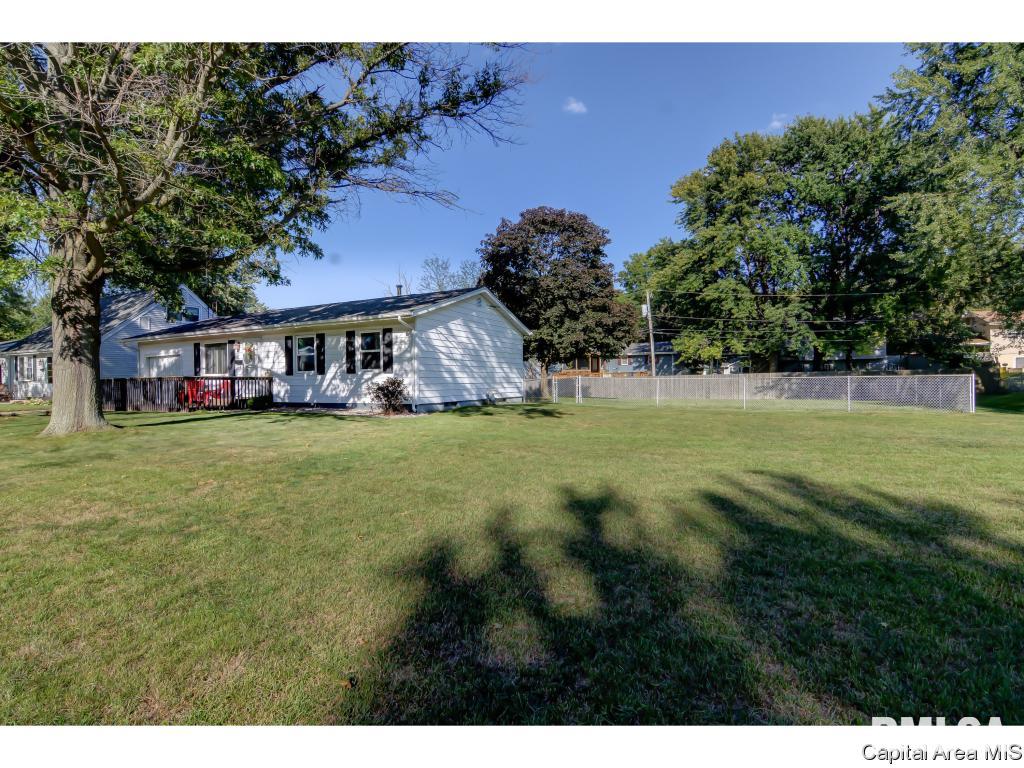 14 Buckingham Road Chatham, IL 62629 - Photo 4 of 23 Gallery Image 4