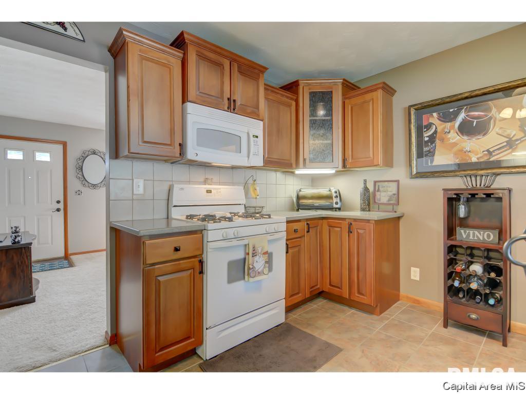 14 Buckingham Road Chatham, IL 62629 - Photo 7 of 23 Gallery Image 7