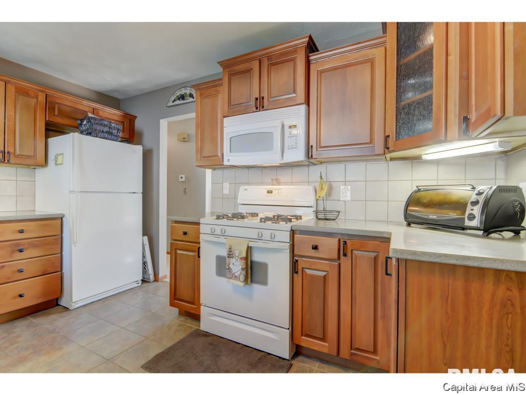 14 Buckingham Road Chatham, IL 62629 - Photo 8 of 23 Gallery Image 8