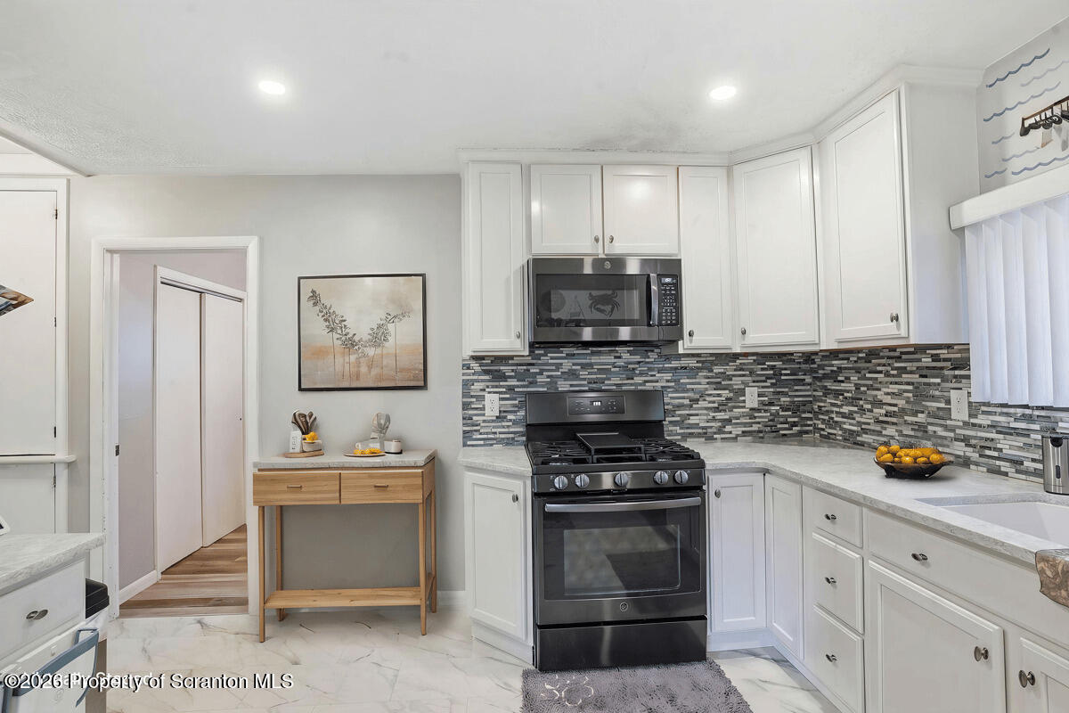 59 Tobyhanna Road Gouldsboro, PA 18424 - Photo 58 of 74 59_Tobyhanna_Rd_001 - Kitchen - Standard