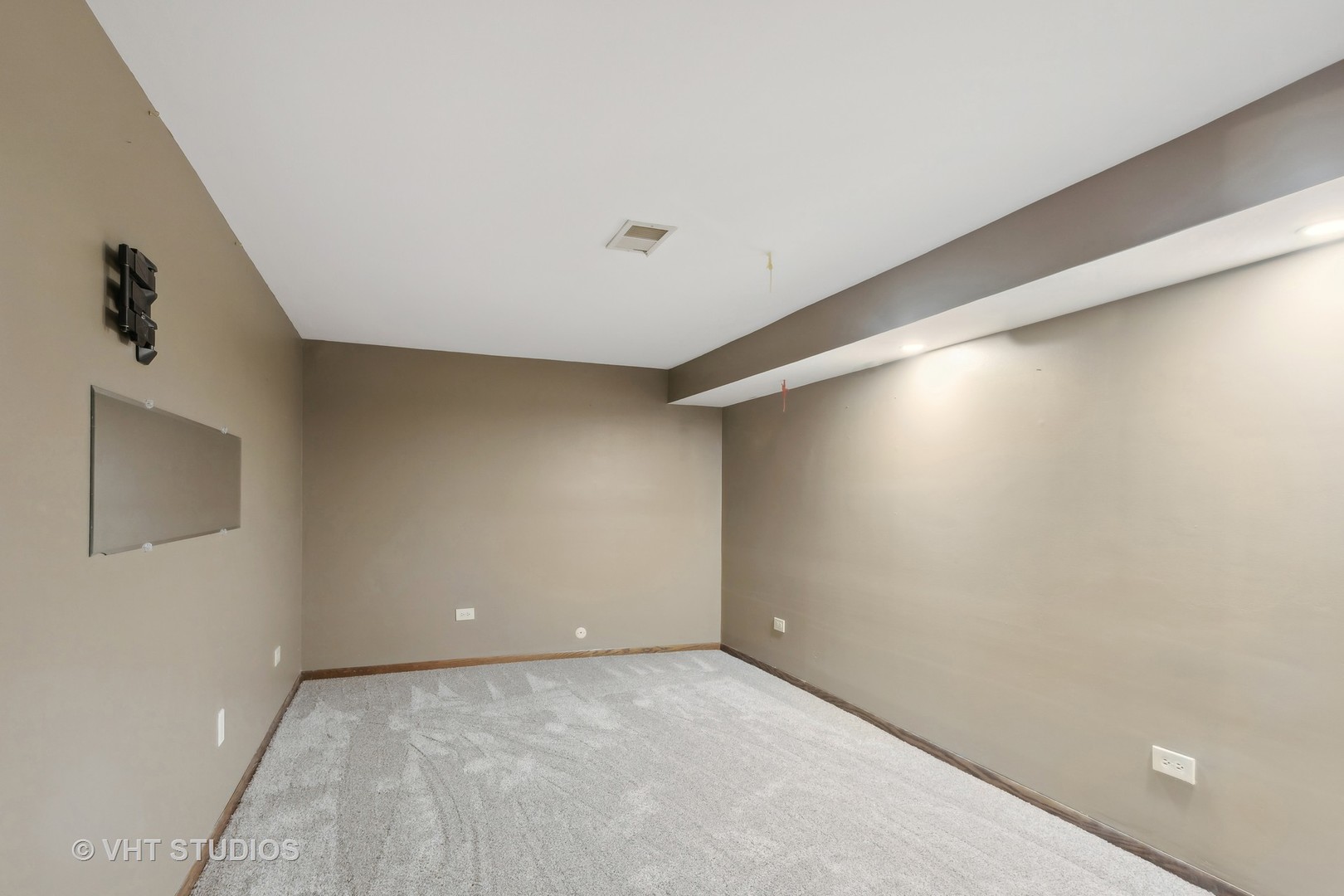 13115 Maple Road Mokena, IL 60448 - Photo 11 of 22 a view of an empty room