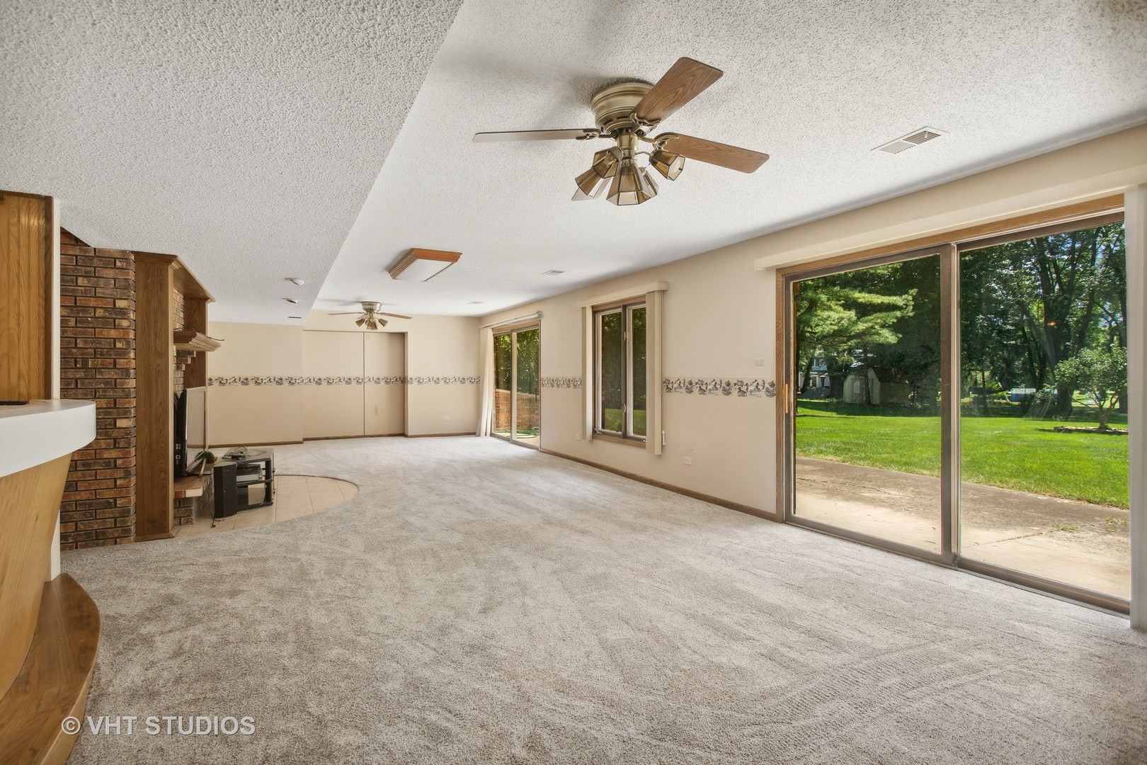 13115 Maple Road Mokena, IL 60448 - Photo 17 of 22 a view of an empty room with a window