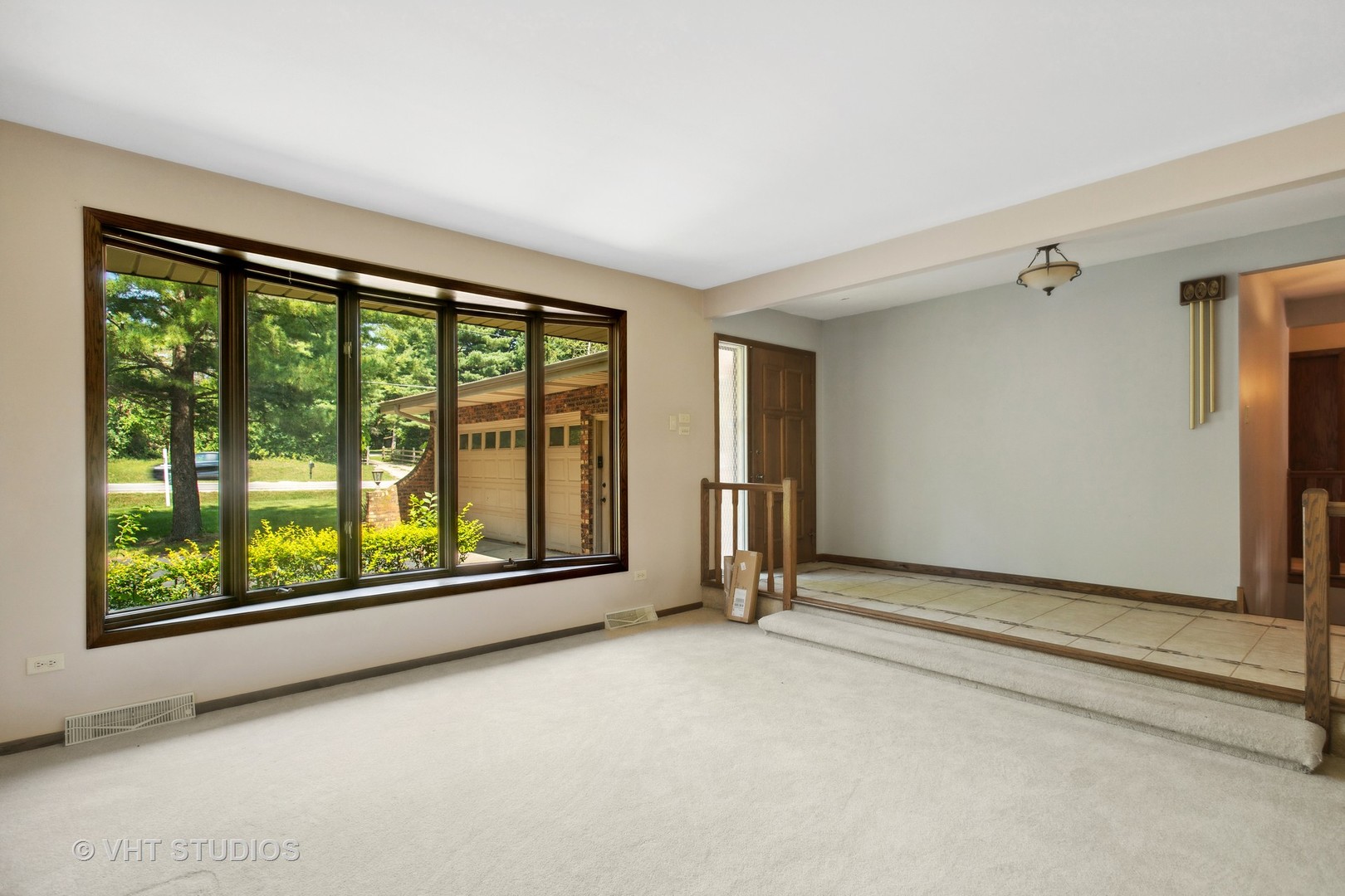 13115 Maple Road Mokena, IL 60448 - Photo 5 of 22 an empty room with windows